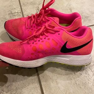 Nike tennis shoes